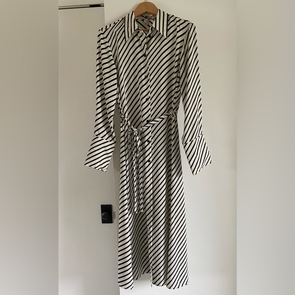 H&M shirt dress - Picture 1 of 3